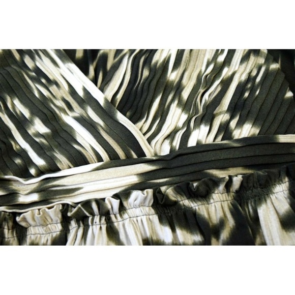 Adrianna Papell Printed Halter Maxi Dress - Picture 6 of 9